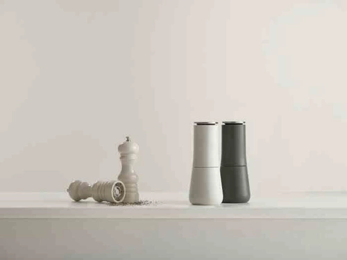 Ruční mlýnek na sůl a pepř Joseph Joseph moderní, keramický, s nastavitelným mletím, 16,5 cm