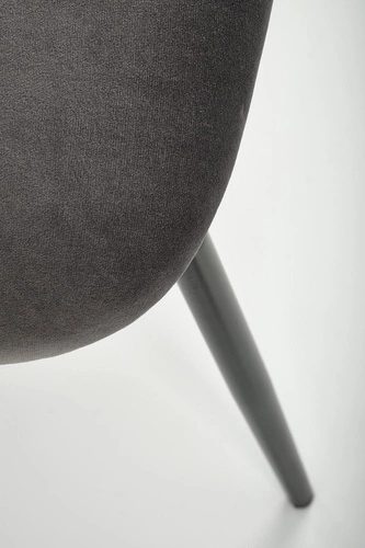 Jídelní židle Seraphine šedá čalouněná sametová s ratanovým opěradlem Intesi moderní