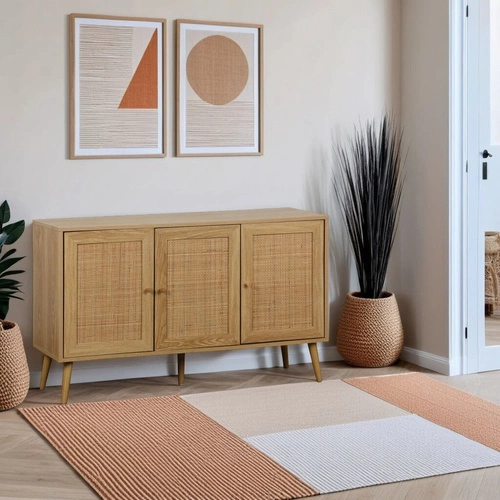 Dřevěná komoda Ballo v boho stylu s ratanovými dvířky na nožkách 115 cm do obýváku Intesi