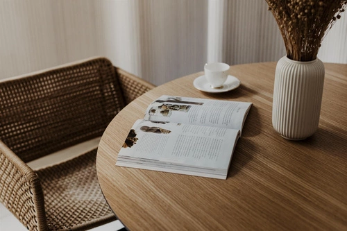 Jídelní kulatý stůl Tavle 120 cm moderní přírodní dub na jedné noze NORDIFRA