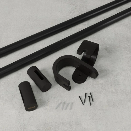 Jednoduchá garnýž Umbra Bellwood černá nastavitelná 107–305 cm kovová s dřevěnými koncovkami