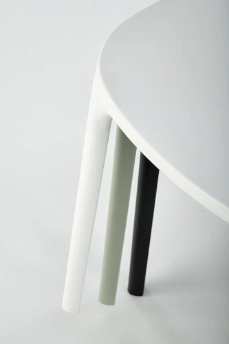 Zahradní židle Maud Intesi černá moderní z plastu snadno omyvatelná stohovatelná