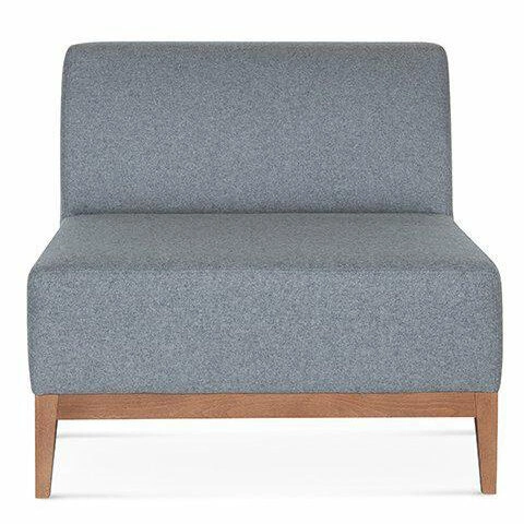 Relaxační křeslo Snug CATA dubové čalouněné do obýváku moderní na míru