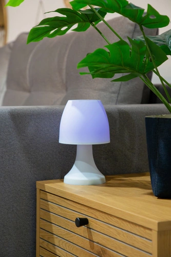 Moderní LED noční lampička Atmosphera Dokk 19 cm bílá bezdrátová do ložnice a obýváku