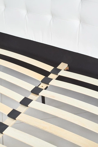 Čalouněná postel Samur 160x200 bílá moderní s prošívaným čelem do ložnice