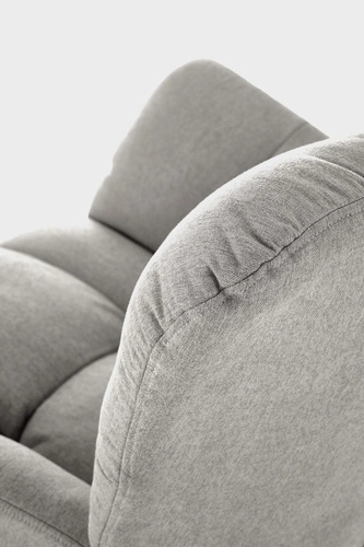 Šedé skandinávské houpací křeslo do obýváku, čalouněné, prošívané s područkami