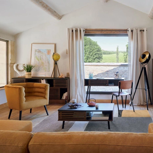 Vysoká hnědá komoda Asmar s policemi na nožkách do obýváku a ložnice 100 cm moderní