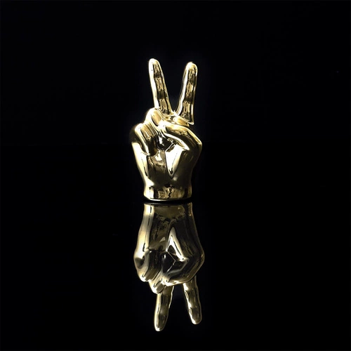 Dekorativní soška ruka Victoria Intesi zlatá keramická do obýváku na komodu dárek