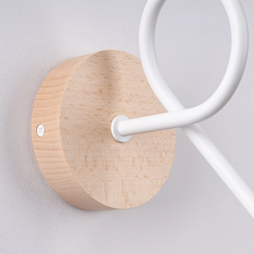 Moderní bílá dřevěná nástěnná lampa do obýváku a ložnice EMBER Sollux Lighting