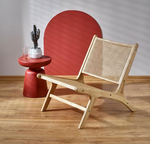 Ratanové křeslo Datura Intesi do obýváku moderní boho s přírodním jasanovým dřevem