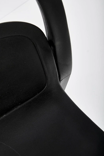 Zahradní židle Maud Intesi černá moderní z plastu snadno omyvatelná stohovatelná