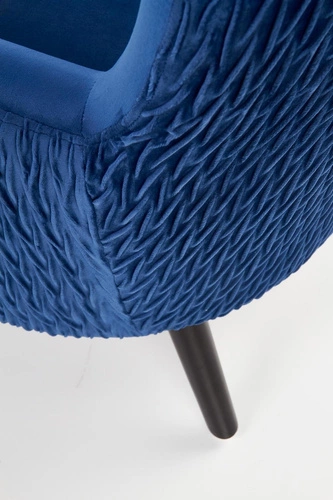 Moderní vysoké křeslo ušák do obýváku Idris modrý samet pohodlné glamour Intesi