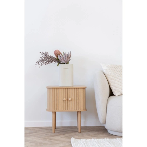 Noční stolek Intesi Nikko 45 cm, boho styl, přírodní dřevo, frézovaná čela, s policí a vysokými nohami