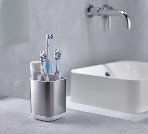 Joseph Joseph EasyStore Steel bílý moderní koupelnový kelímek na zubní kartáčky