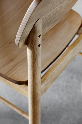 Dřevěná barová židle s opěrkou Barlow Actona do kuchyně a jídelny skandinávský dub 74 cm