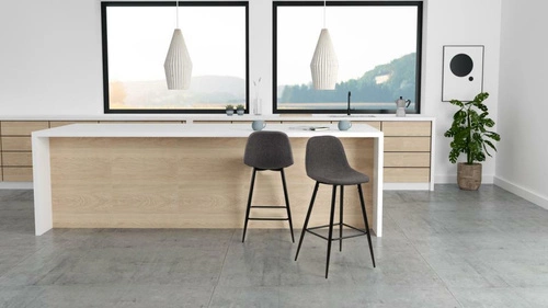 Barová židle Wilma čalouněná šedá s opěrkou moderní do kuchyně a jídelny na černých nohách 65 cm Actona