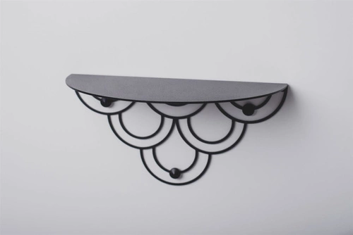 Moderní černá nástěnná police Husk POLYHEDRA kovová na knihy do obýváku 28 cm