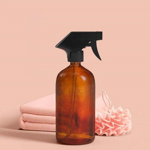 Lahvička s rozprašovačem 450 ml jantarové barvy