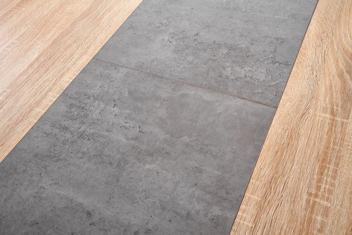 Rozkládací jídelní stůl Bonal dub sonoma moderní s černými nohami 120–160 cm Intesi