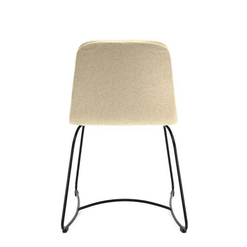 Čalouněná židle Hips Fameg do jídelny a obýváku buková moderní na lyžinách s možností personalizace