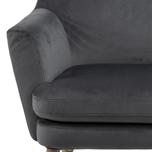 Moderní sametové křeslo Chisa VIC v tmavě šedé barvě do obýváku, pohodlné relaxační