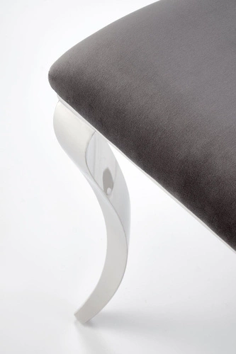 Čalouněná sametová židle Royale šedá glamour do jídelny se stříbrnými nohami Intesi