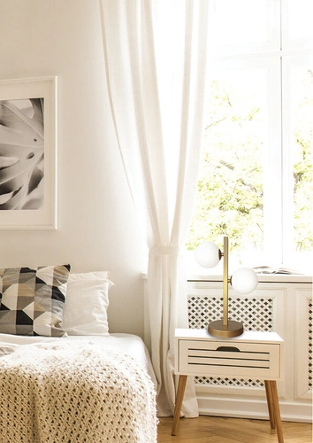 Moderní stolní lampa Kama zlatobílá glamour do obýváku a ložnice kov sklo 42 cm