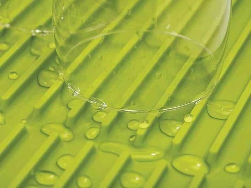 Joseph Joseph Flume L moderní gumová odkapávací podložka na nádobí grafitová na kuchyňskou linku