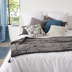 Elegantní sametový přehoz na postel Atmosphera šedý 80x180 cm oboustranný