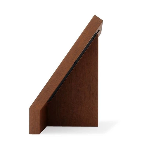 Dřevěný fotorámeček 10x15 stojací Podium ořech moderní Umbra na stůl