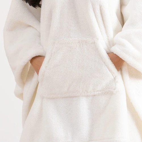 Teplá bílá fleecová deka s rukávy na pohovku Atmosphera Aksel