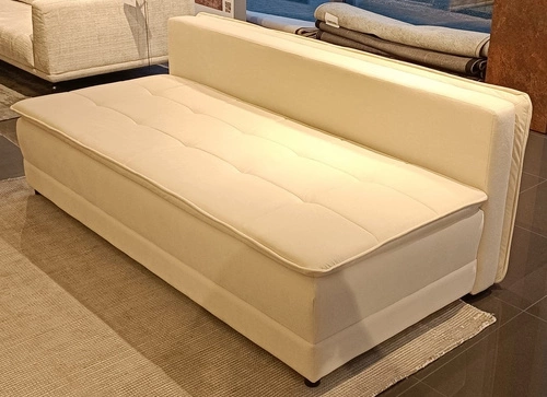 Rozkládací pohovka Mikkeli cappuccino s funkcí spaní moderní dvoumístná do obýváku