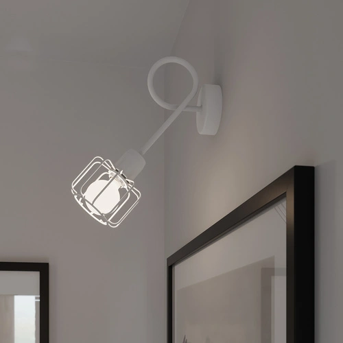 Moderní bílá kovová nástěnná lampa s otočným stínidlem do ložnice BELUCI 1 SOLLUX LIGHTING