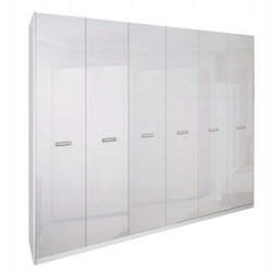 Šatní skříň 6dveřová Bella bílý lesk moderní s policemi a tyčí do ložnice