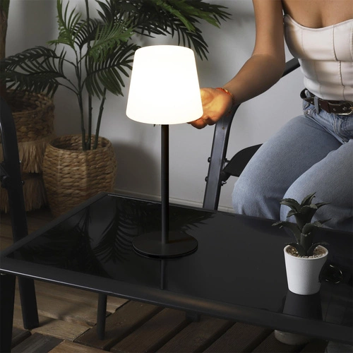 Moderní LED stolní lampa Intesi černá s USB a nastavitelnou intenzitou do obýváku a ložnice