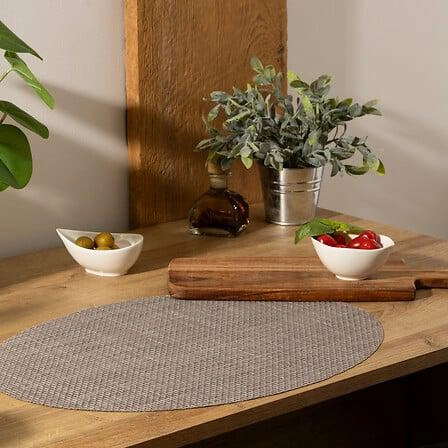 Šedá kulatá prostírka pod talíř Maoli 48x35 cm do kuchyně a jídelny 5five