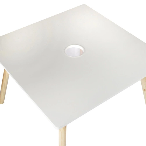 Dětský stolek s kelímkem na pastelky