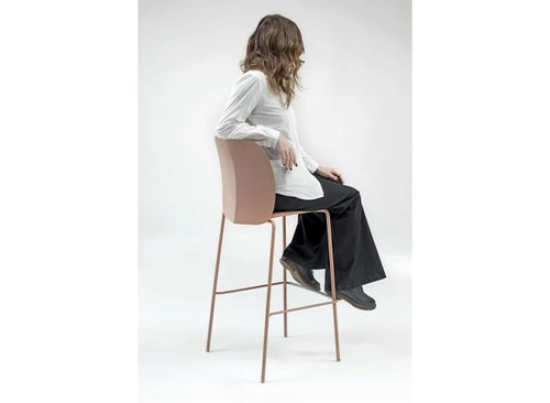 Růžová barová židle s opěrkou Mentha 75 cm moderní do kuchyně a jídelny na kovových nohách