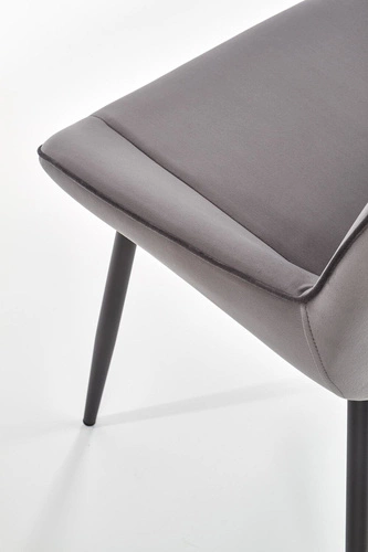 Čalouněná židle Mersa šedá do jídelny a obýváku moderní s černými kovovými nohami Intesi