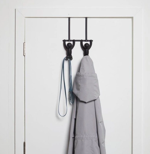 Černý věšák na dveře Buddy Umbra – moderní věšák do předsíně s matným povrchem