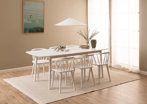 Dřevěná jídelní židle Ida Actona bílá s područkami ve skandinávském stylu do jídelny a kuchyně