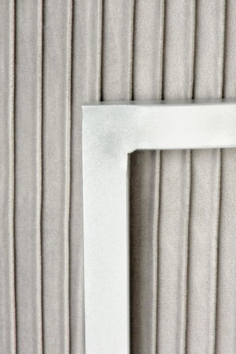 Sametový kulatý taburet Darbi se skrytým úložným prostorem světle šedý do obýváku moderní glamour 46 cm