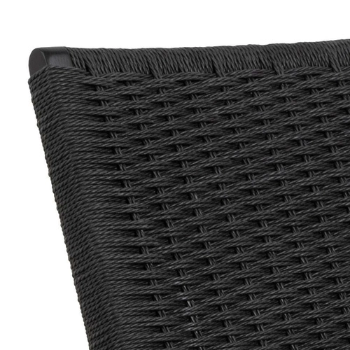 Křeslo Carson černé skandinávské do obýváku z výpletem a dubového dřeva