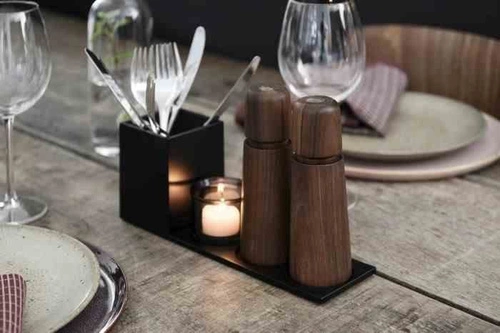 Crush Grind dřevěný mlýnek na sůl a pepř 17 cm moderní ořech hnědý