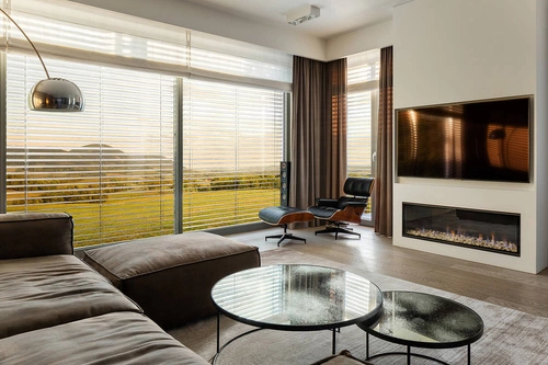 Relaxační křeslo Vip Lounge Chair černá kožená s podnožkou moderní do obýváku