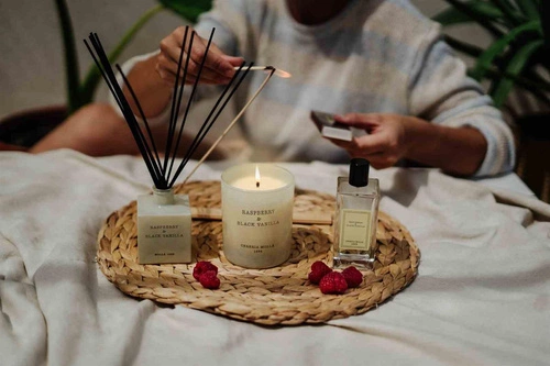 XL svíčka 600gr. Malina a černá vanilka