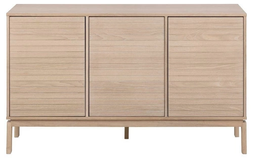 Moderní dřevěná komoda Linley na vysokých nohách s frézováním do obýváku 135 cm