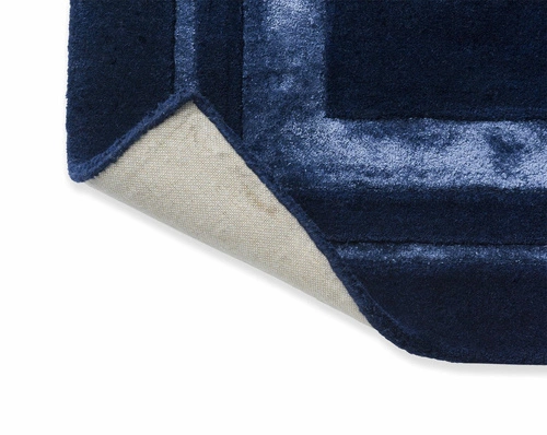 Kulatý koberec Redbrook Midnight 150x150 tmavě modrý moderní vlněný do obýváku Laura Ashley