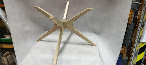 Podnož konferenčního stolku Duncan