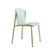 Jídelní židle Finn SCAB Design moderní dřevěná zelená se zlatými nohami stohovatelná